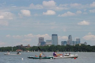 File:Kayakers on Minneapolis chain of lakes.jpg
