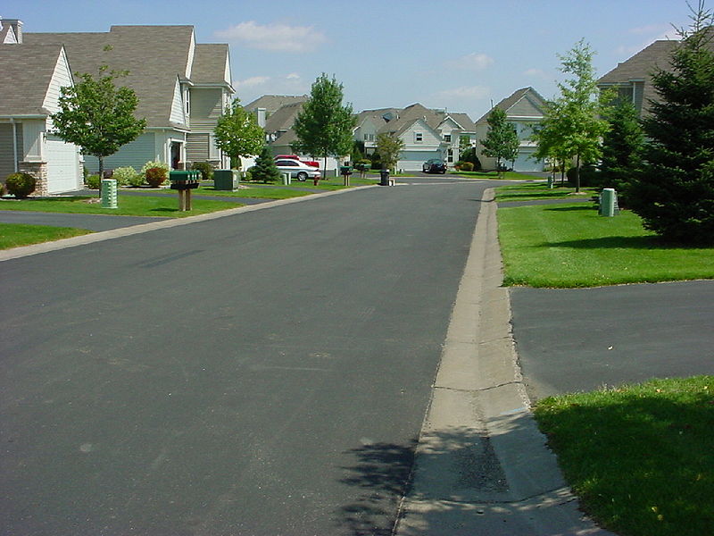 File:Narrow street example.jpg